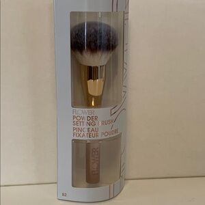 Flower Powder Setting Brush Fluffy Dome-Shaped Design Ultra Soft Bristles